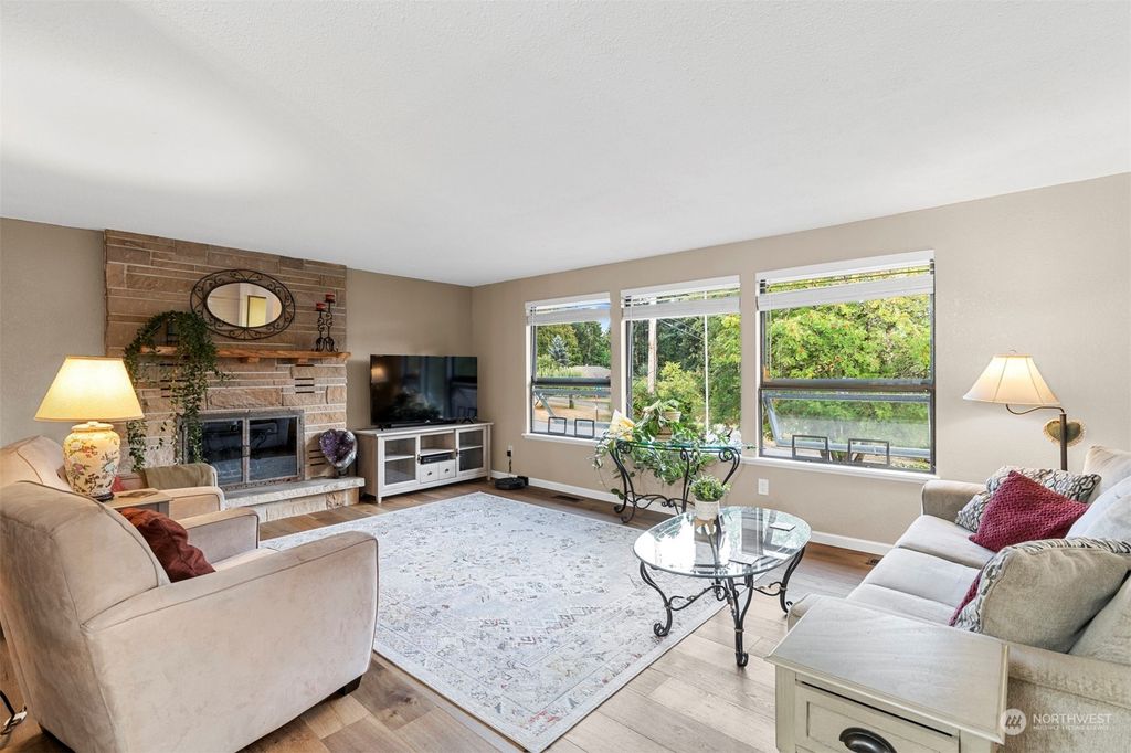 Photo of 14056 SE 202nd Street, Kent, WA 98042 (MLS # 2152904)