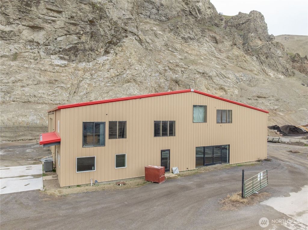 Photo of 4300 US Hwy 97A, Wenatchee, WA 98801 (MLS # 2484916)