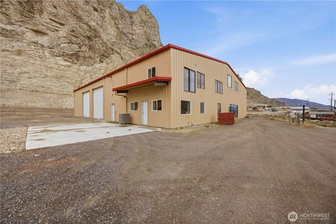 Photo of 4300 US Hwy 97A, Wenatchee, WA 98801 (MLS # 2484916)