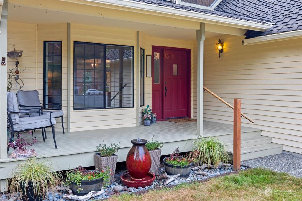 Photo of 1083 18th Court, Mukilteo, WA 98275 (MLS # 2155368)