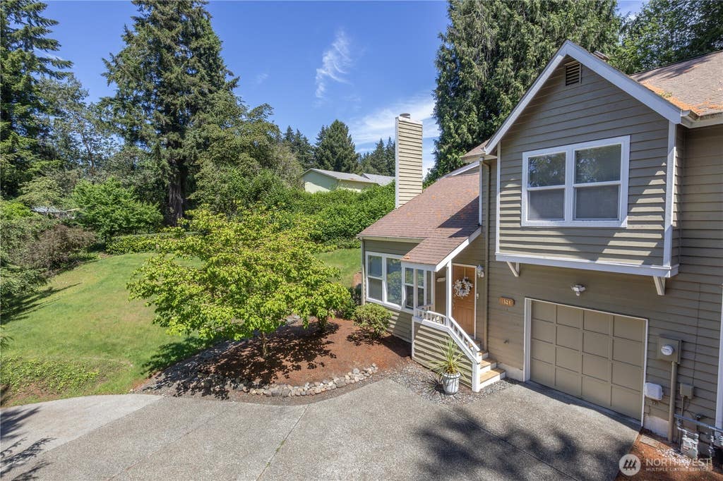 Photo of 1524 Marine Drive, Bremerton, WA 98312 (MLS # 2545268)