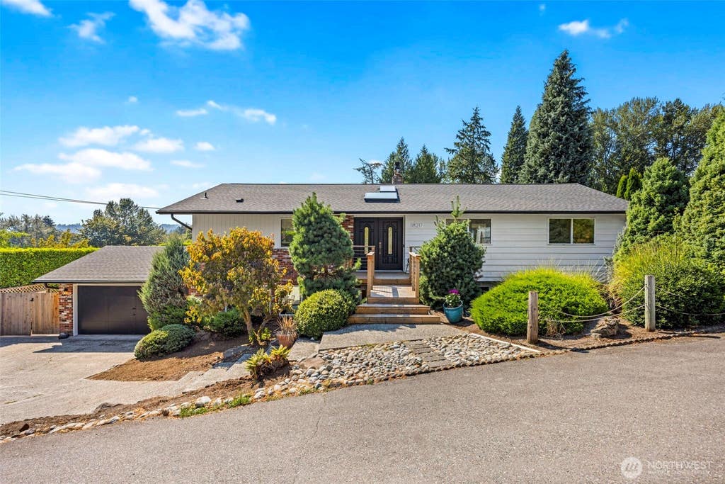 Photo of 18217 62nd Avenue NE, Kenmore, WA 98028 (MLS # 2570642)