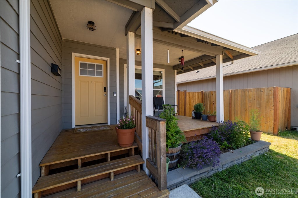 Photo of 1418 Windsor Avenue, Centralia, WA 98531 (MLS # 2554102)