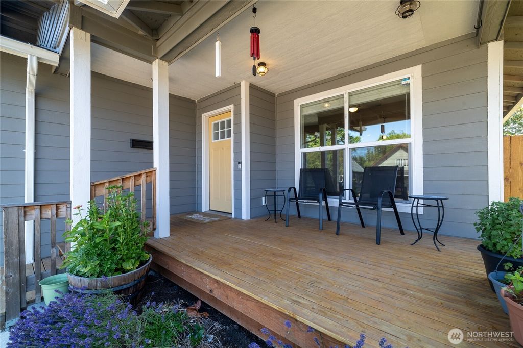 Photo of 1418 Windsor Avenue, Centralia, WA 98531 (MLS # 2554102)