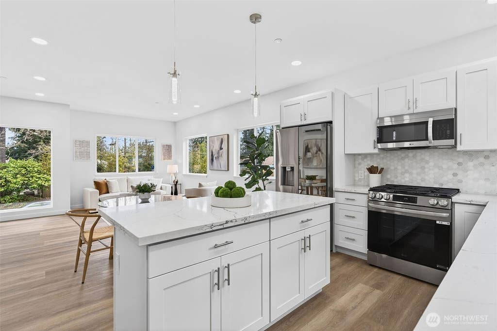 Photo of 221 NE 185th Street #B, Shoreline, WA 98155 (MLS # 2572562)