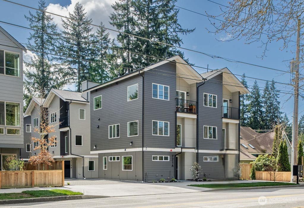 Photo of 221 NE 185th Street #B, Shoreline, WA 98155 (MLS # 2572562)