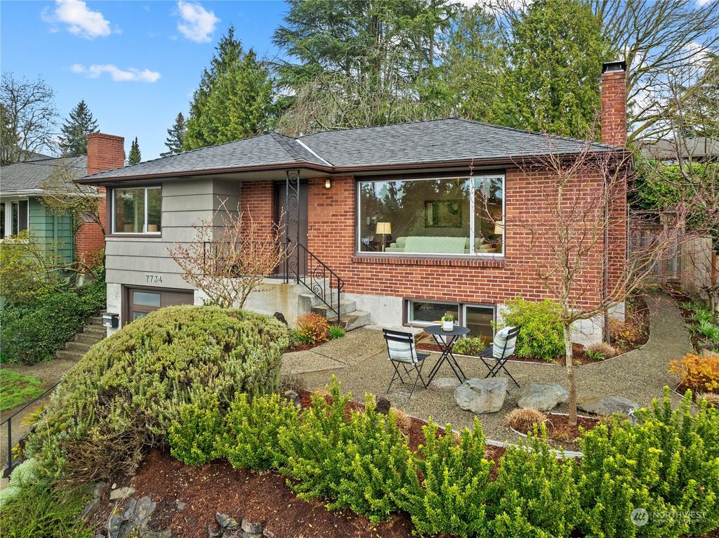 Photo of 7734 39th Avenue NE, Seattle, WA 98115 (MLS # 2210190)