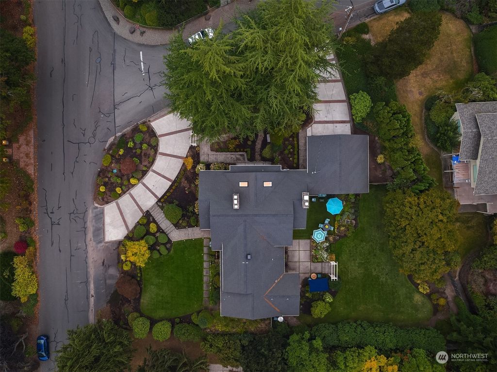 Photo of 8601 NE 19th Place, Clyde Hill, WA 98004 (MLS # 2045144)