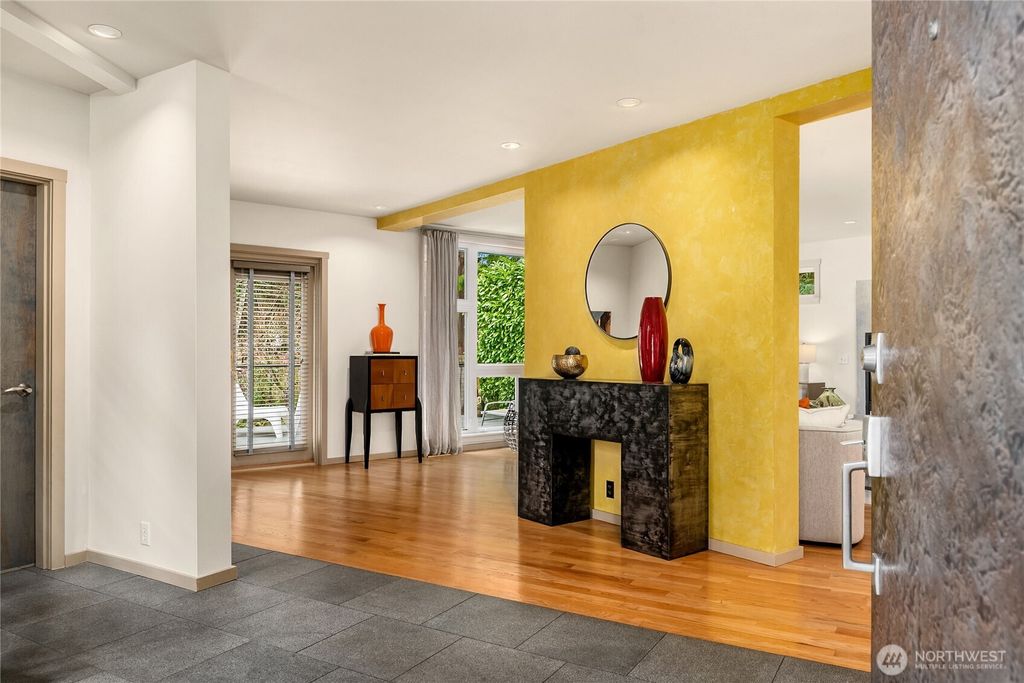 Photo of 11223 109th Avenue NE, Kirkland, WA 98033 (MLS # 2498382)