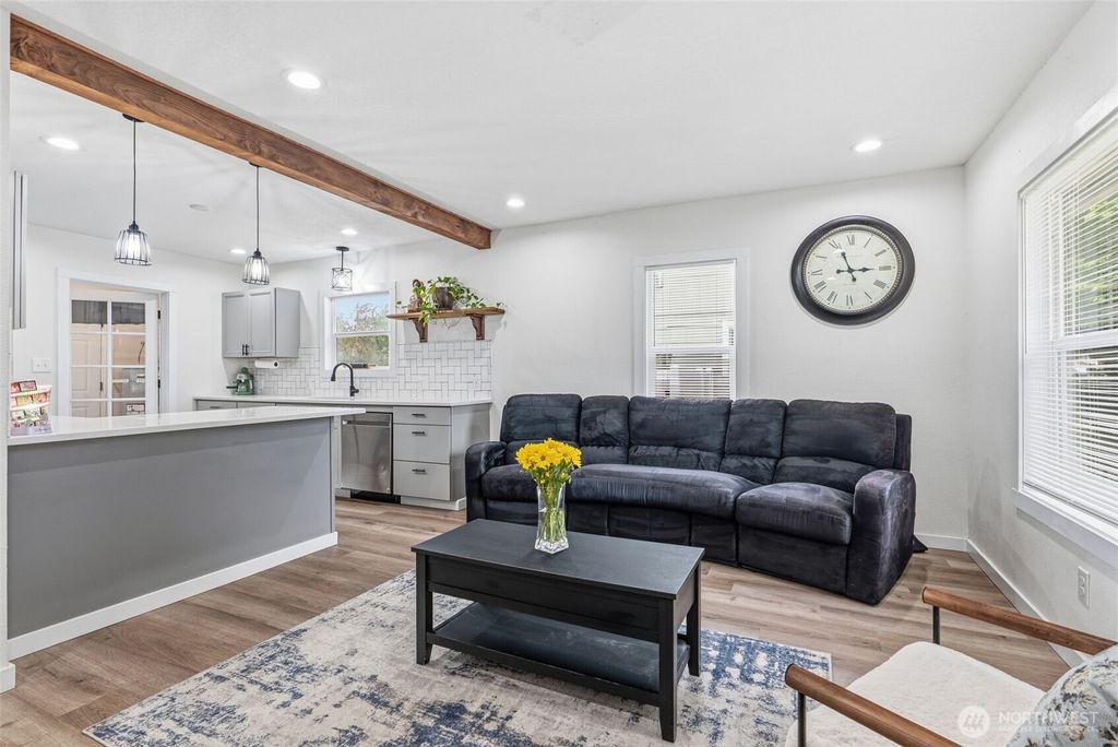 Photo of 2828 Fir Street, Longview, WA 98632 (MLS # 2514178)