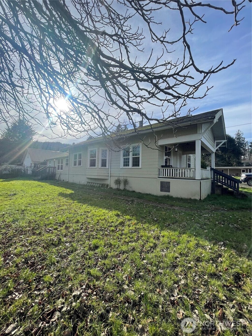 Photo of 2101 Henkle Street, Raymond, WA 98577 (MLS # 2480362)