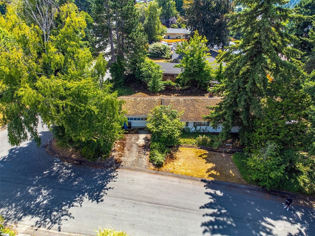 Photo of 8205 SE 62nd Street, Mercer Island, WA 98040 (MLS # 2149471)