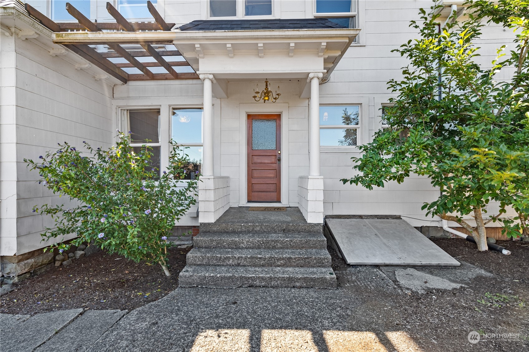 114 W 2nd Street