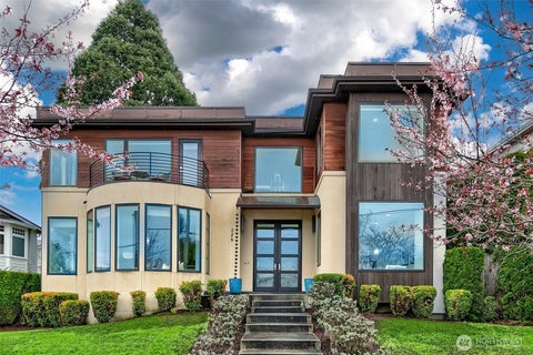 Photo of 526 14th Avenue W, Kirkland, WA 98033 (MLS # 2559289)
