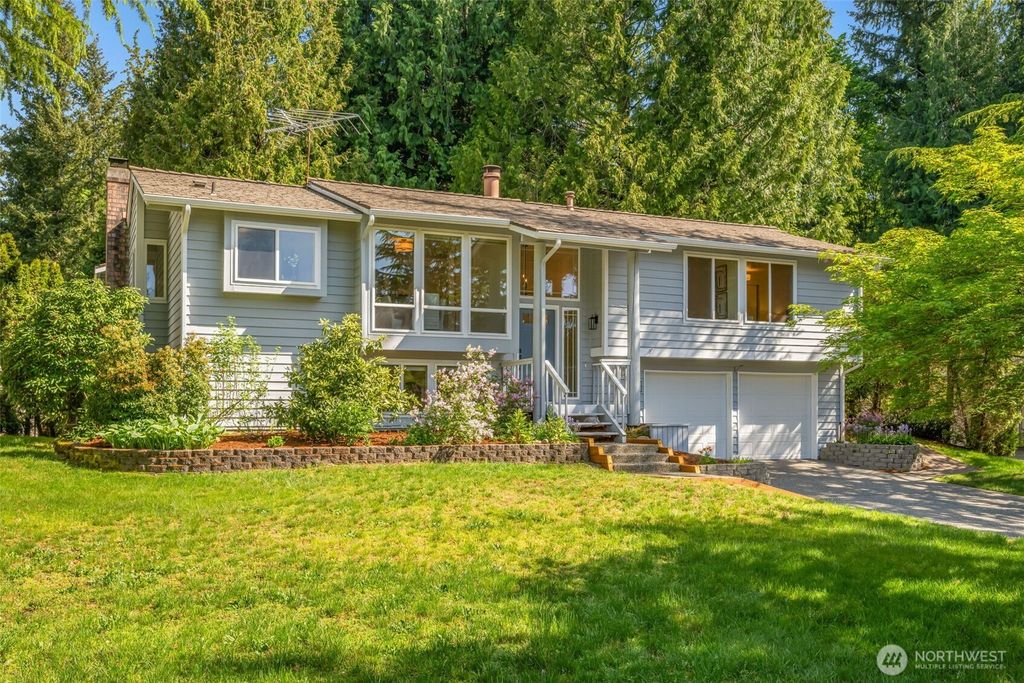 Photo of 15806 SE 166th Place, Renton, WA 98058 (MLS # 2514180)