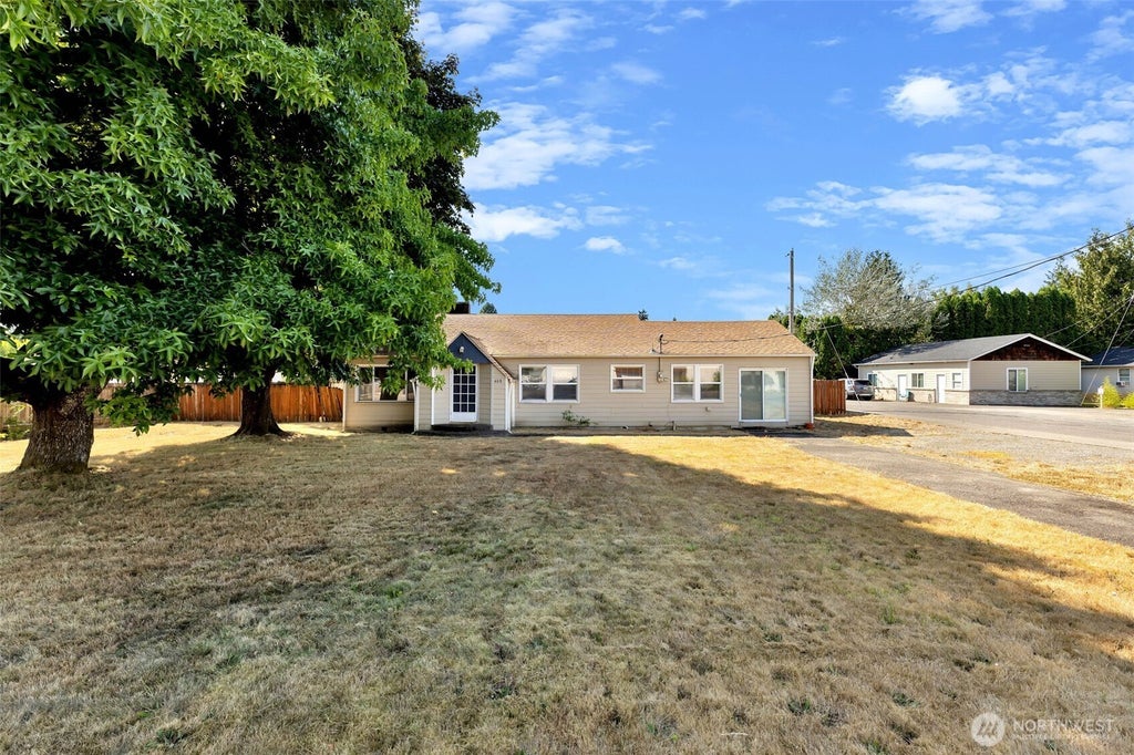 Photo of 408 S Parkway Avenue, Battle Ground, WA 98604 (MLS # 2577476)