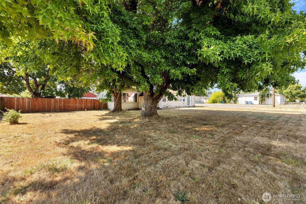 Photo of 408 S Parkway Avenue, Battle Ground, WA 98604 (MLS # 2577476)