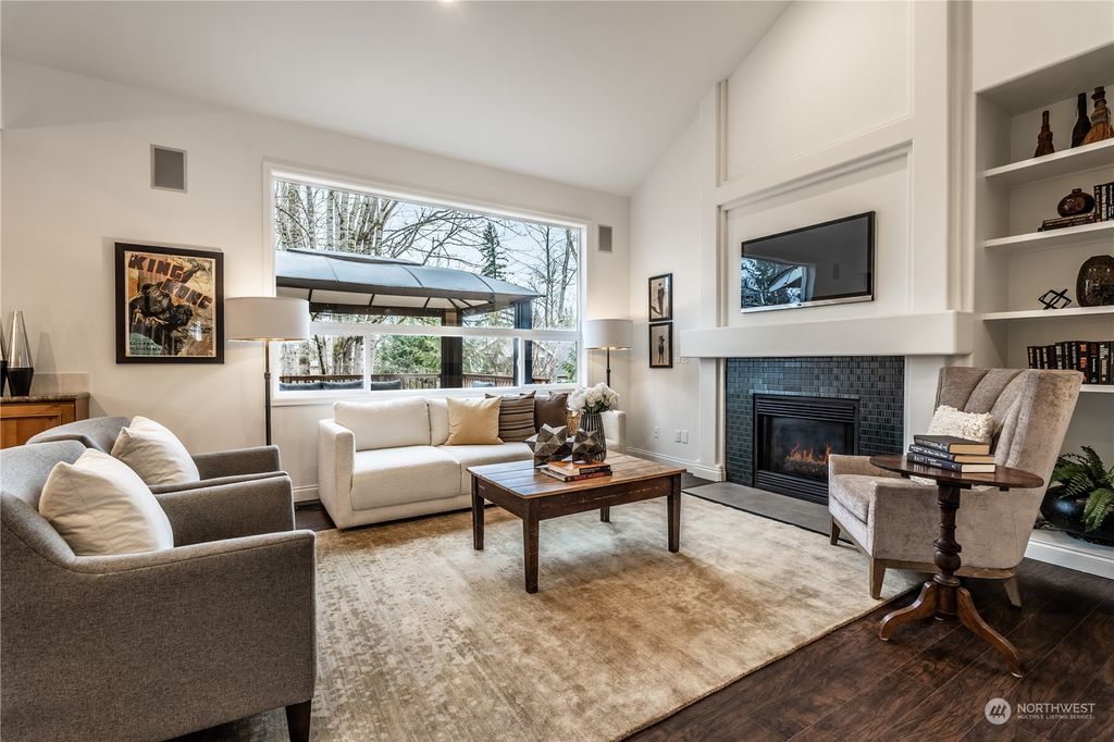 Photo of 24922 NE 1st Place, Sammamish, WA 98074 (MLS # 2039374)
