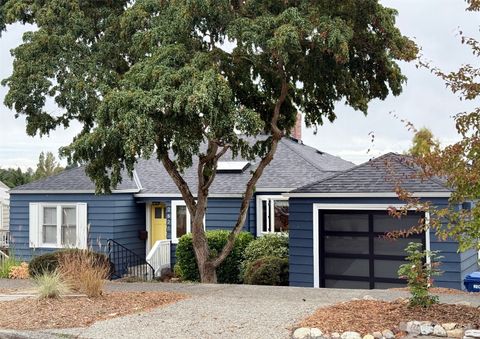 Photo of 2628 37th Avenue W, Seattle, WA 98199 (MLS # 2440493)