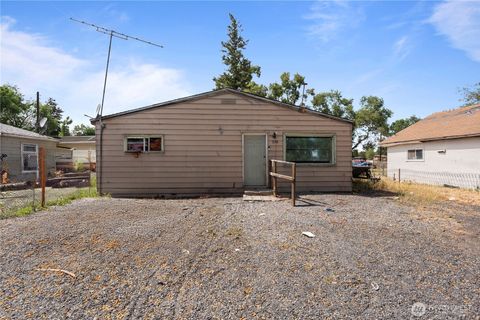 Photo of 358 NW Ephrata Avenue, Soap Lake, WA 98851 (MLS # 2394726)