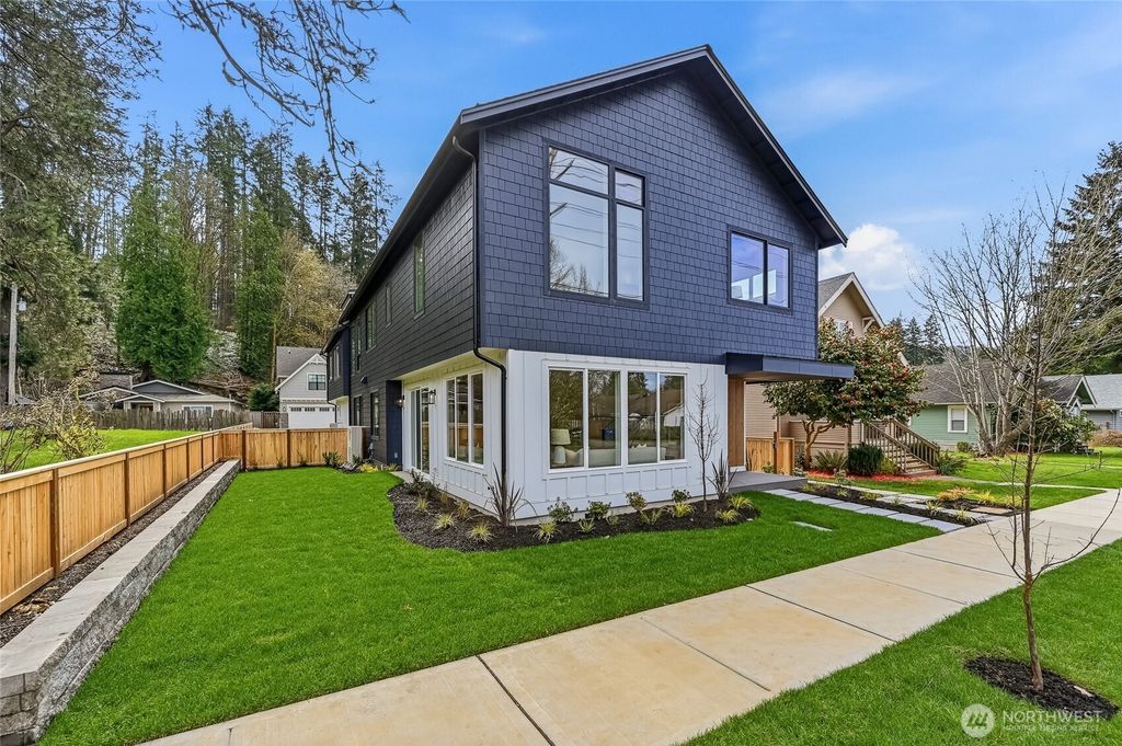 Photo of 529 SE Bush Street #A, Issaquah, WA 98027 (MLS # 2501599)