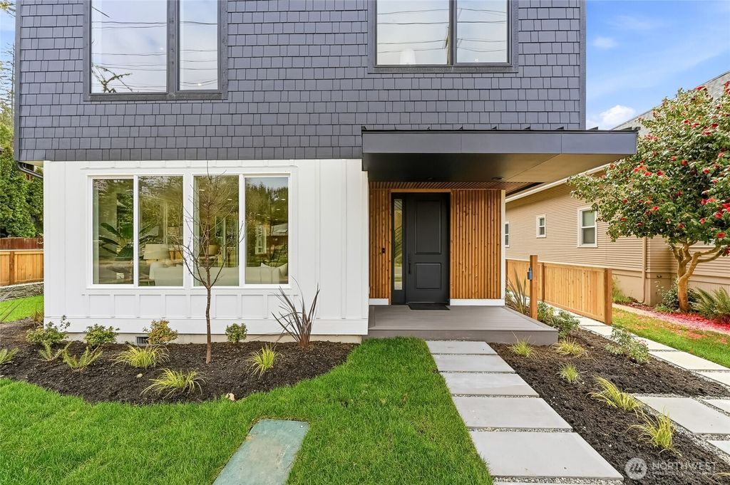 Photo of 529 SE Bush Street #A, Issaquah, WA 98027 (MLS # 2501599)