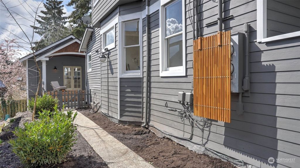 Photo of 515 N 72nd Street #4, Seattle, WA 98103 (MLS # 2053428)