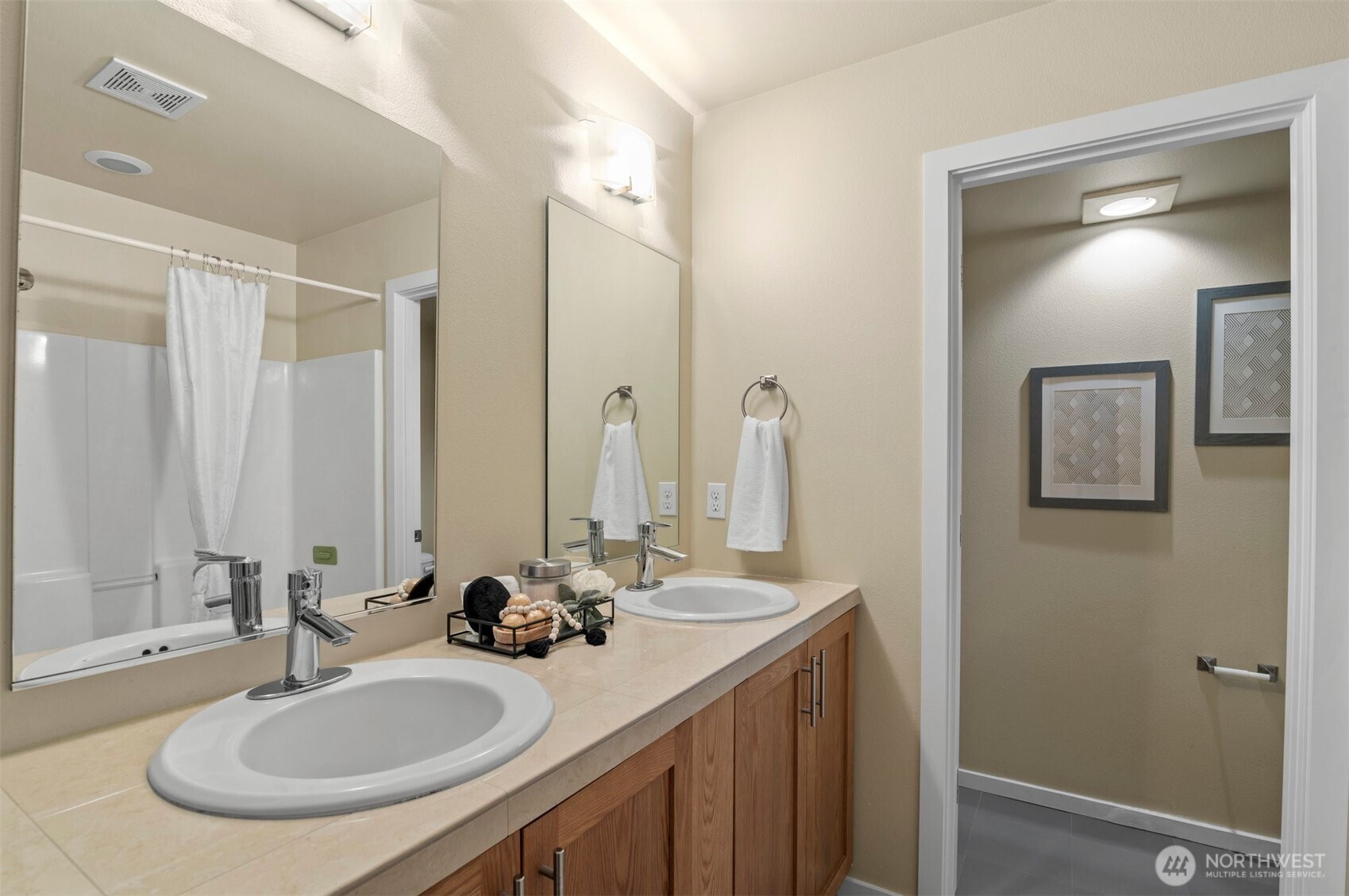 Redmond, Washington 98052, United States, 3 Bedrooms Bedrooms, ,2 BathroomsBathrooms,Residential,Active,1754