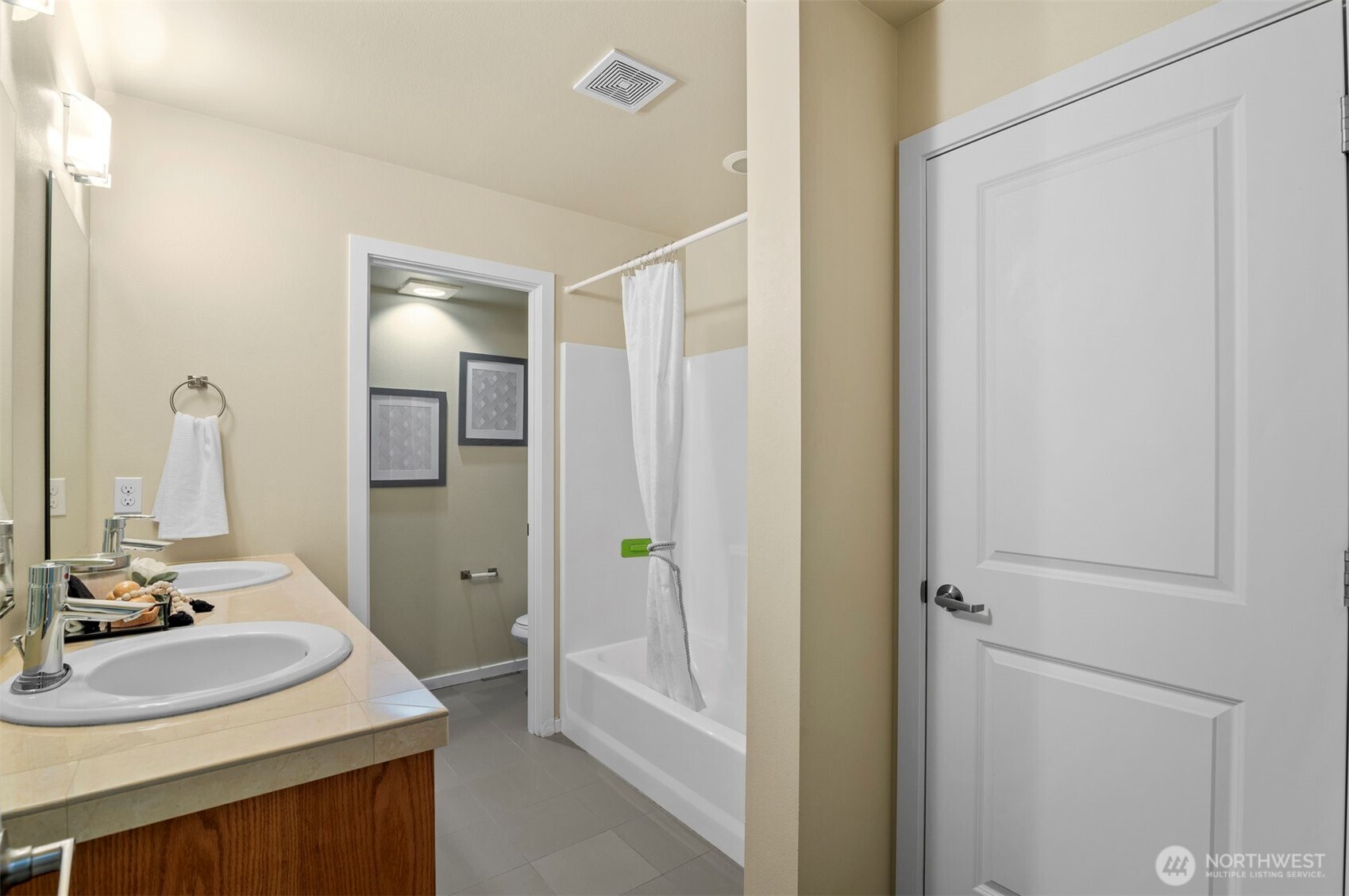 Redmond, Washington 98052, United States, 3 Bedrooms Bedrooms, ,2 BathroomsBathrooms,Residential,Active,1754