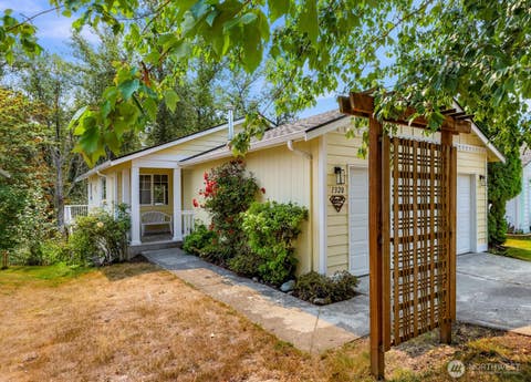 Photo of 1320 Fruitland Drive, Bellingham, WA 98226 (MLS # 2573290)