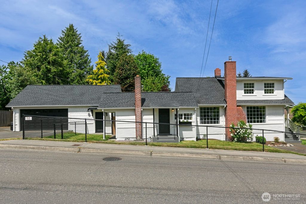 Photo of 7414 Cascade Drive #1, Everett, WA 98203 (MLS # 2400336)