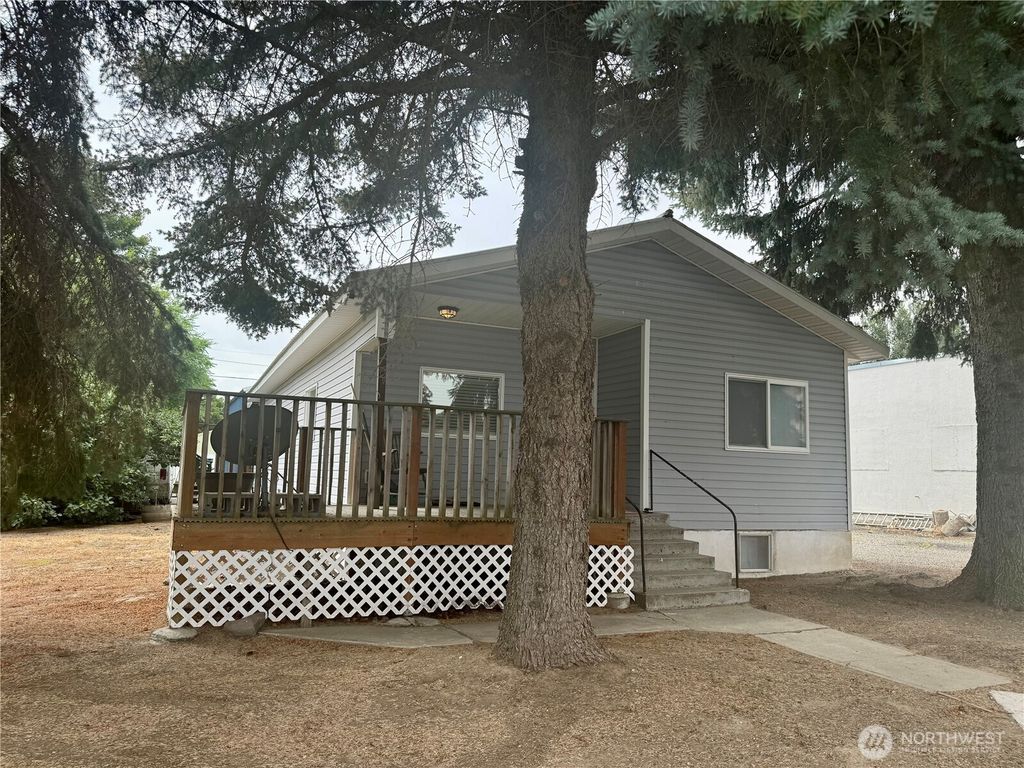Photo of 211 W Main Street, Almira, WA 99103 (MLS # 2510803)