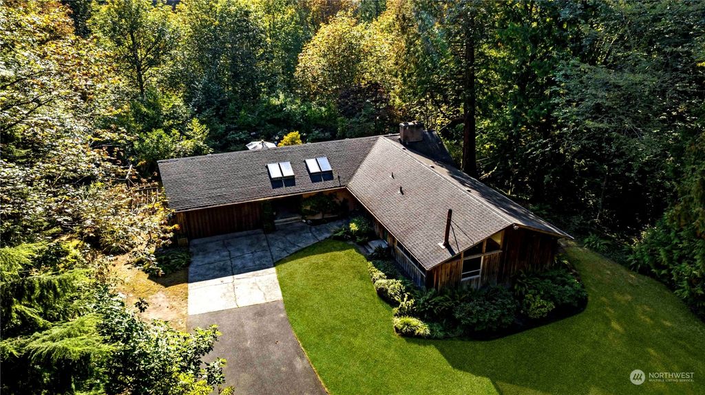 Photo of 11008 N Deer Drive, Woodway, WA 98020 (MLS # 2005572)