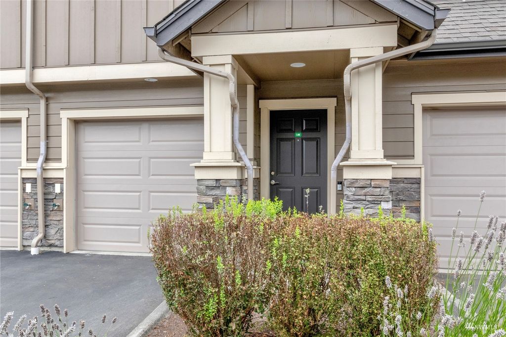 Photo of 1900 Weaver Road #L-105, Snohomish, WA 98290 (MLS # 1980970)
