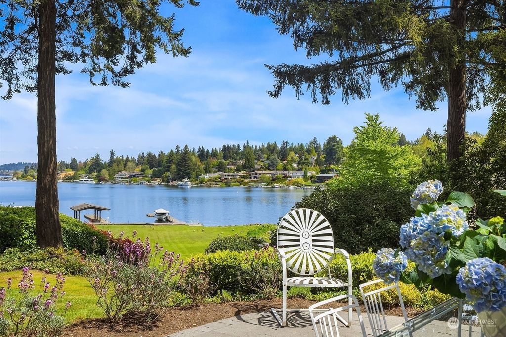 Photo of 3216 Hunts Point Road, Hunts Point, WA 98004 (MLS # 2277262)