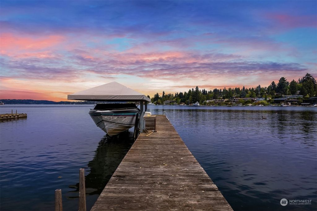 Photo of 3216 Hunts Point Road, Hunts Point, WA 98004 (MLS # 2277262)