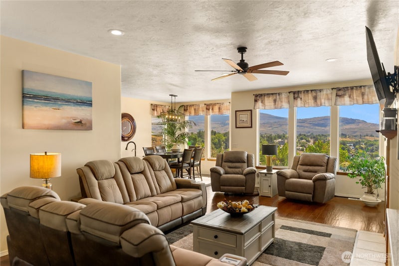 536 Hillcrest Circle Drive