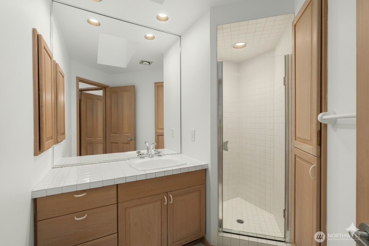 Mercer Island, Washington 98040, United States, 4 Bedrooms Bedrooms, ,3 BathroomsBathrooms,Residential,Active,189884