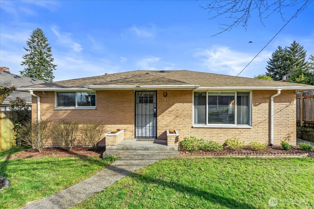 Photo of 707 E James Street, Kent, WA 98031 (MLS # 2499341)