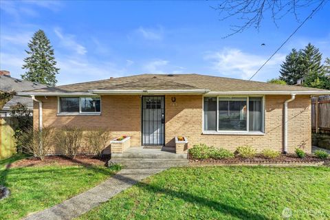 Photo of 707 E James Street, Kent, WA 98031 (MLS # 2499341)