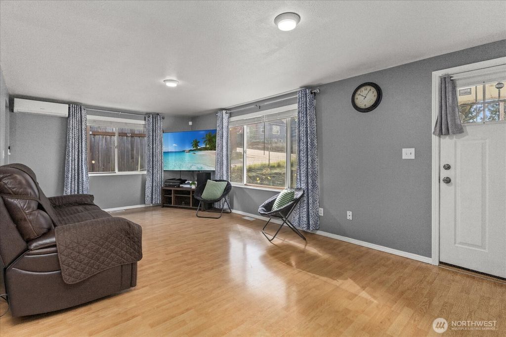 Photo of 707 E James Street, Kent, WA 98031 (MLS # 2499341)