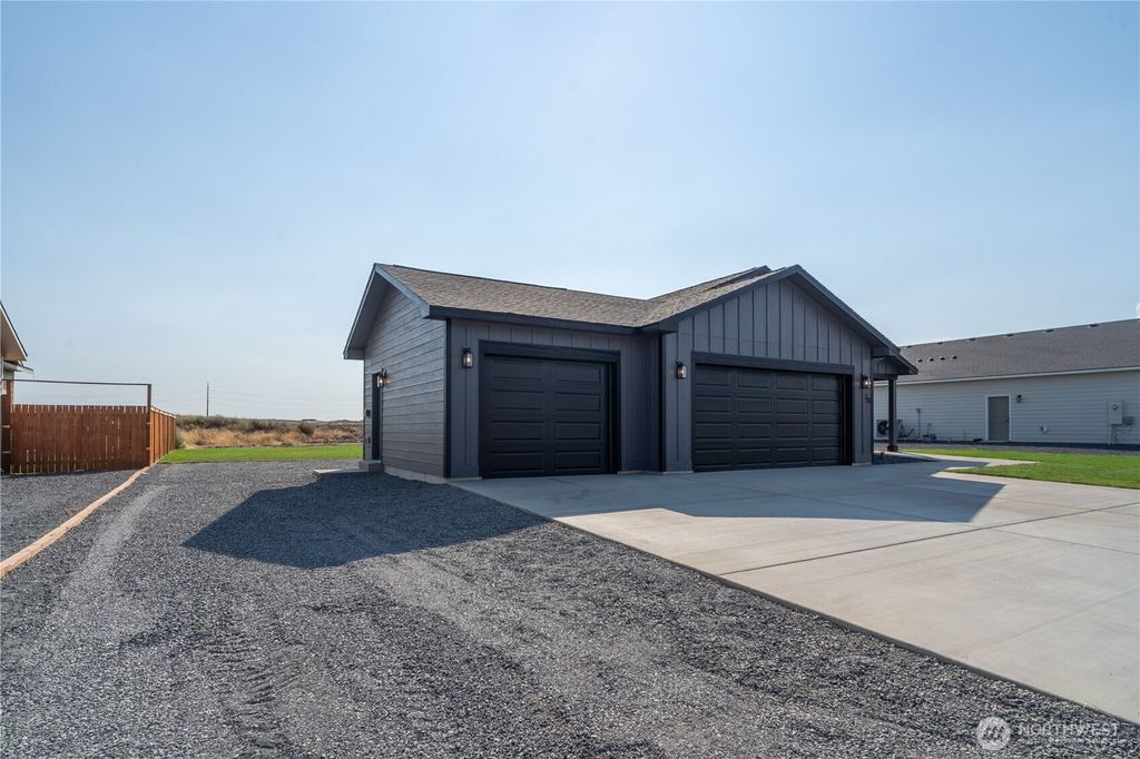 Photo of 70 Sunwest Drive, Ephrata, WA 98823 (MLS # 2464681)