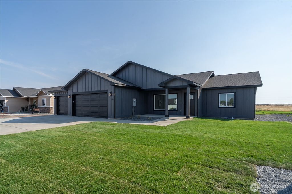 Photo of 70 Sunwest Drive, Ephrata, WA 98823 (MLS # 2464681)