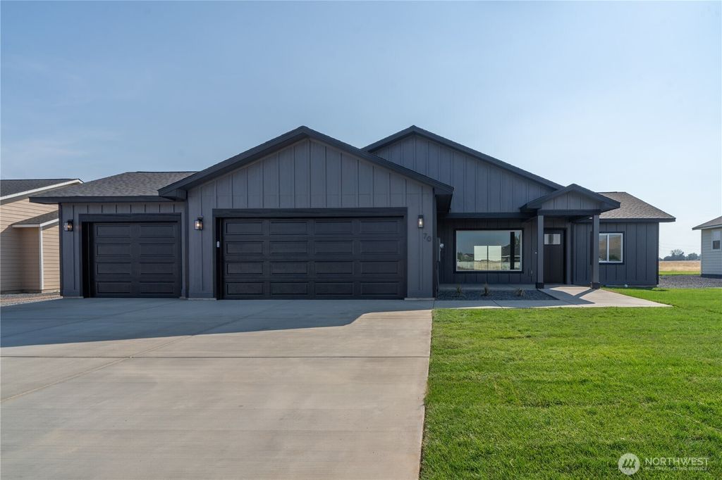 Photo of 70 Sunwest Drive, Ephrata, WA 98823 (MLS # 2464681)