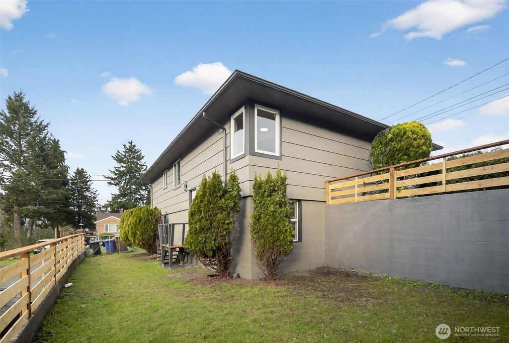 Photo of 4228 N Verde Street, Tacoma, WA 98407 (MLS # 2475520)