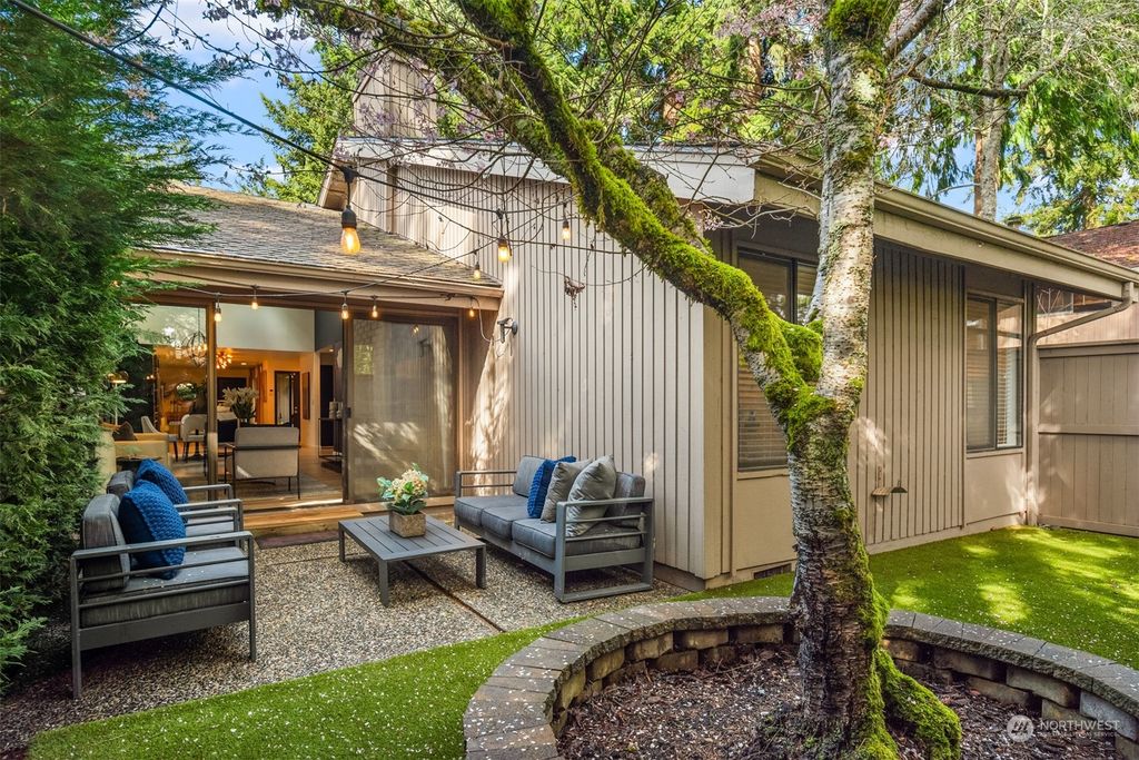 Photo of 166 140th Place NE, Bellevue, WA 98007 (MLS # 2208113)