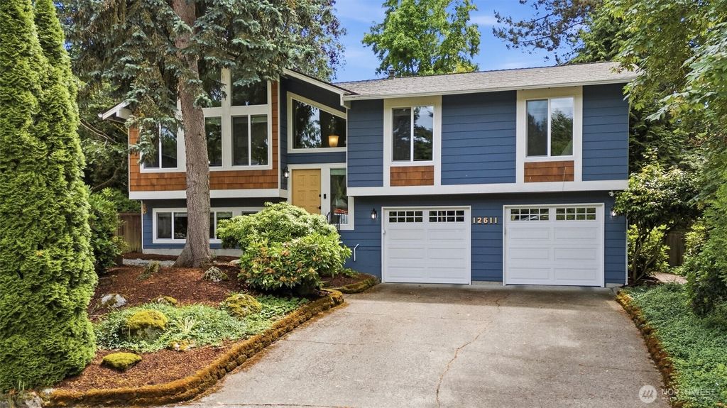 Photo of 12611 NE 134th Place, Kirkland, WA 98034 (MLS # 2537824)
