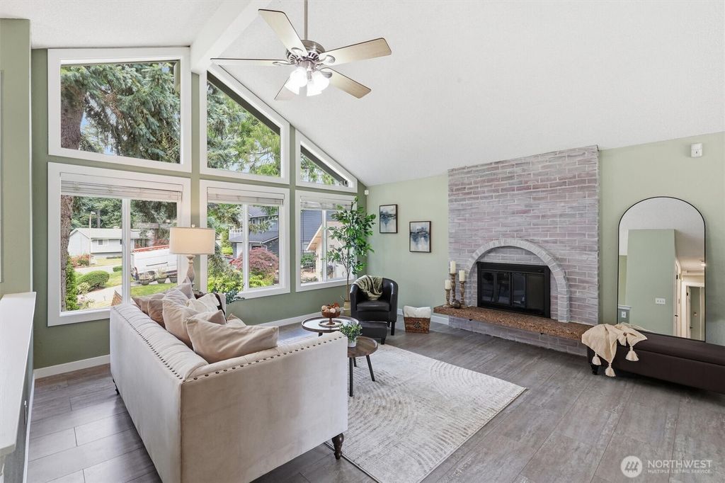 Photo of 12611 NE 134th Place, Kirkland, WA 98034 (MLS # 2537824)