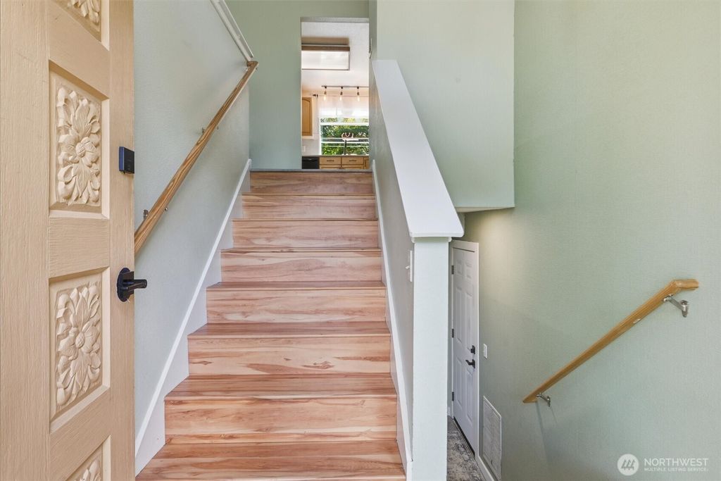 Photo of 12611 NE 134th Place, Kirkland, WA 98034 (MLS # 2537824)