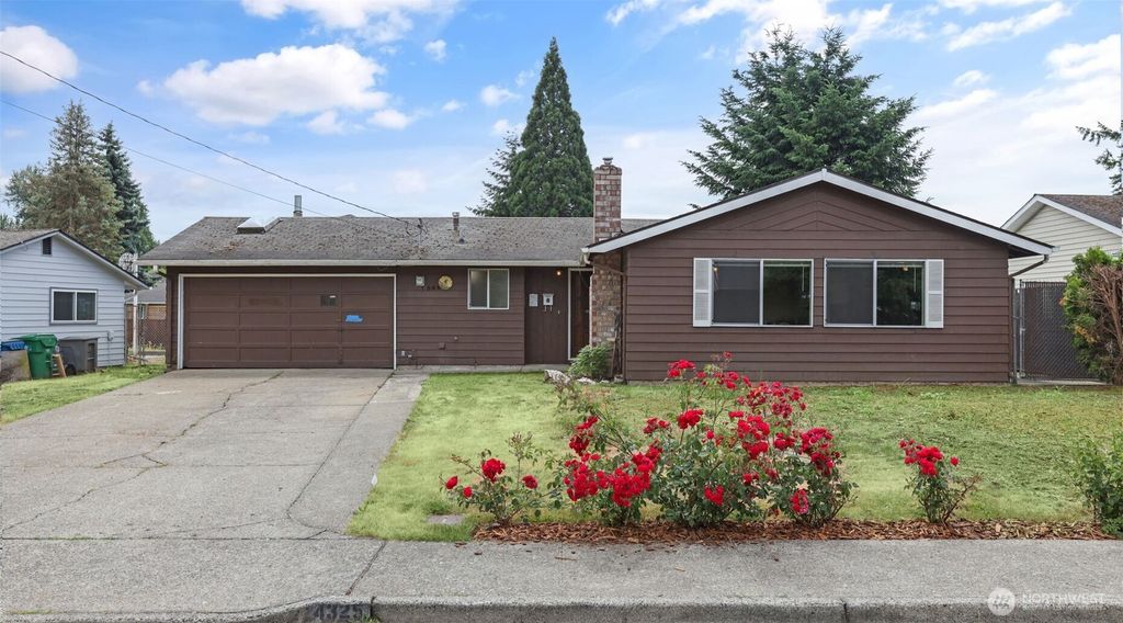 Photo of 4325 NE 10th Place, Renton, WA 98059 (MLS # 2394067)
